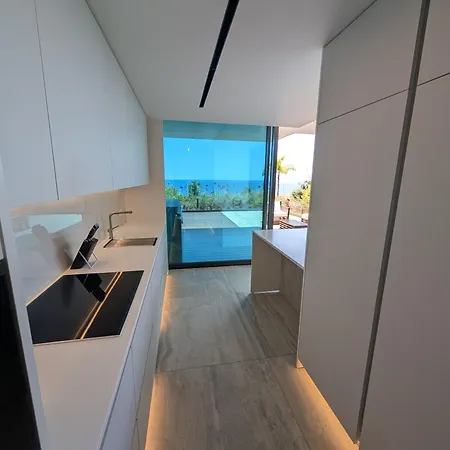 Lägenhet Savoy One Bedroom With Jaccuzzi - Style And Sophistication *