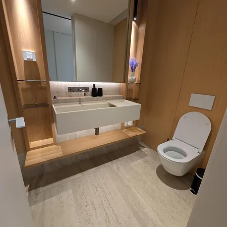 Lägenhet Savoy One Bedroom With Jaccuzzi - Style And Sophistication *