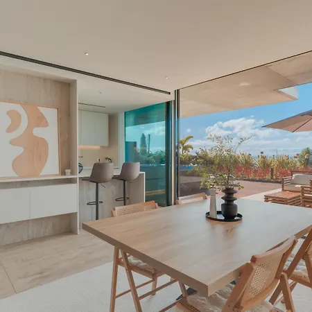 Savoy One Bedroom With Jaccuzzi - Style And Sophistication