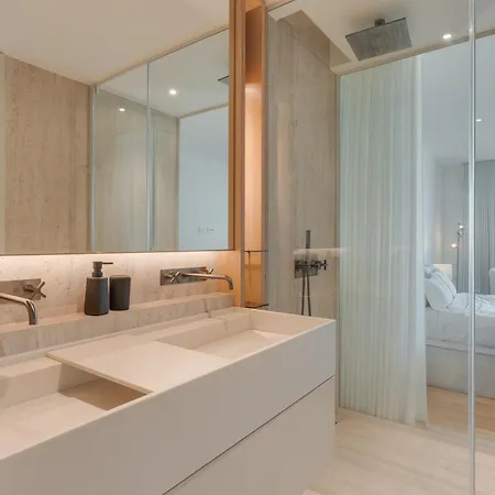 Savoy One Bedroom With Jaccuzzi - Style And Sophistication